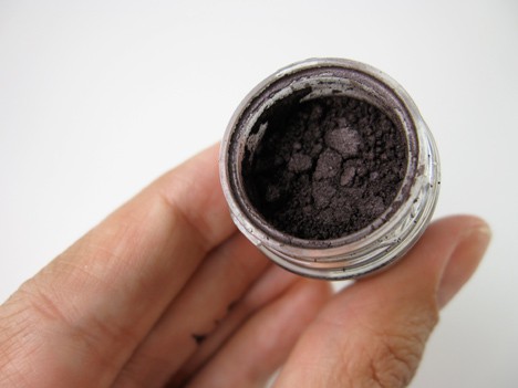 Bloodline Pigment met een zwartgeblakerde bruine pruimentint