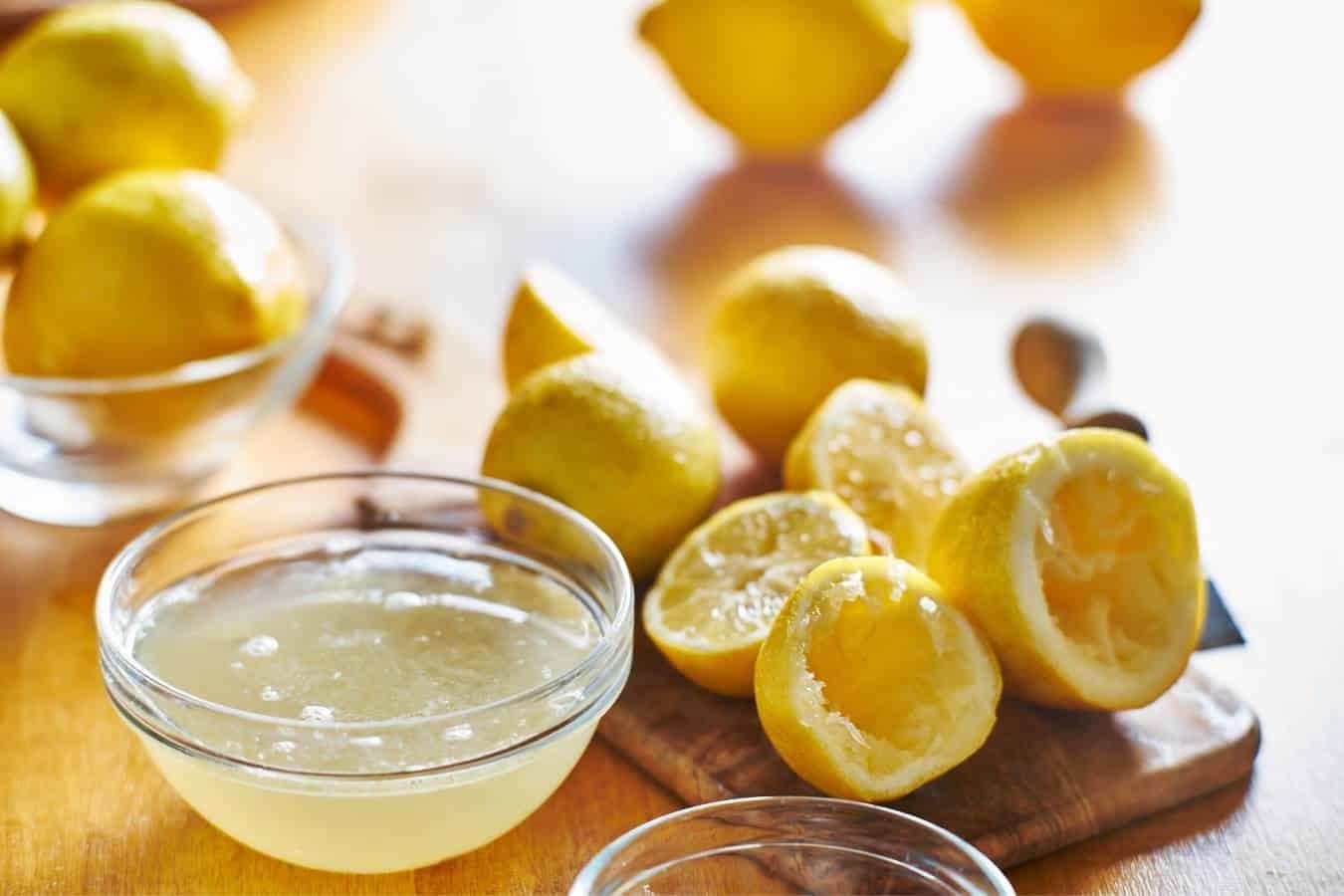 Dingen die u moet overwegen bij het gebruik van citroensap op haar