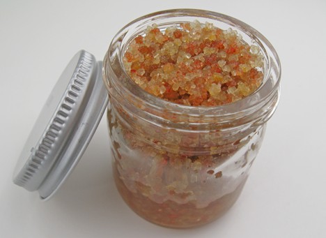 Strawberry and Tangerine Sugar Lip Scrub in een glazen container
