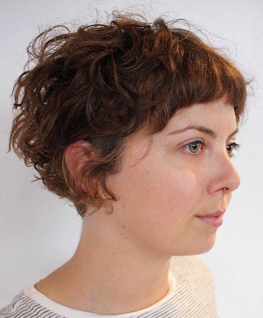 Short Cut met Micro Bangs voor krullend haar