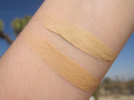 Amazonian Clay Full Coverage Foundation in light-medium en light swatches