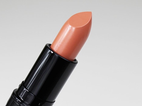 MAC Marilyn Monroe in een warme peachy nude met een pure cremesheen finish lipstick