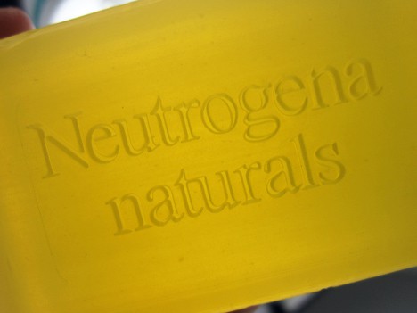 Nadere blik op Neutrogena Naturals Face &Body Bar