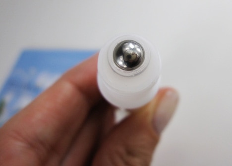 Deze vloeibare rollerball pen applies de Targeted Spot Treatment