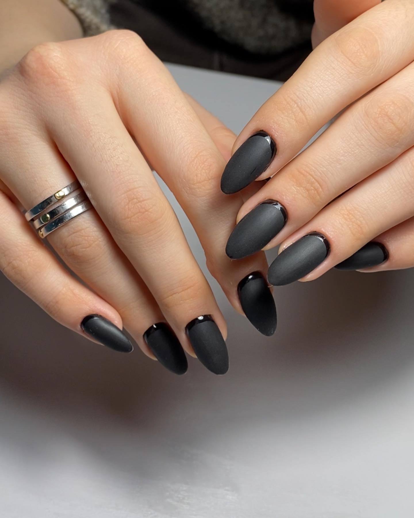 Lange zwarte matte nagels