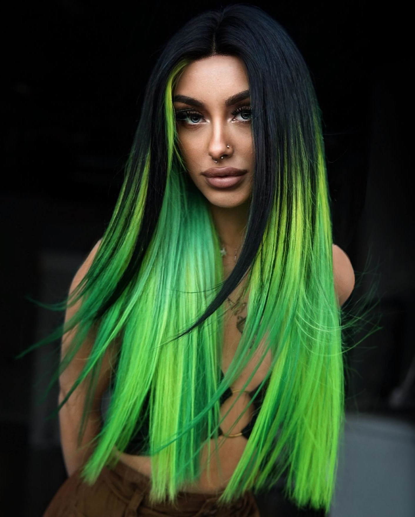 Lang recht zwart-naar-groen vervagend haar