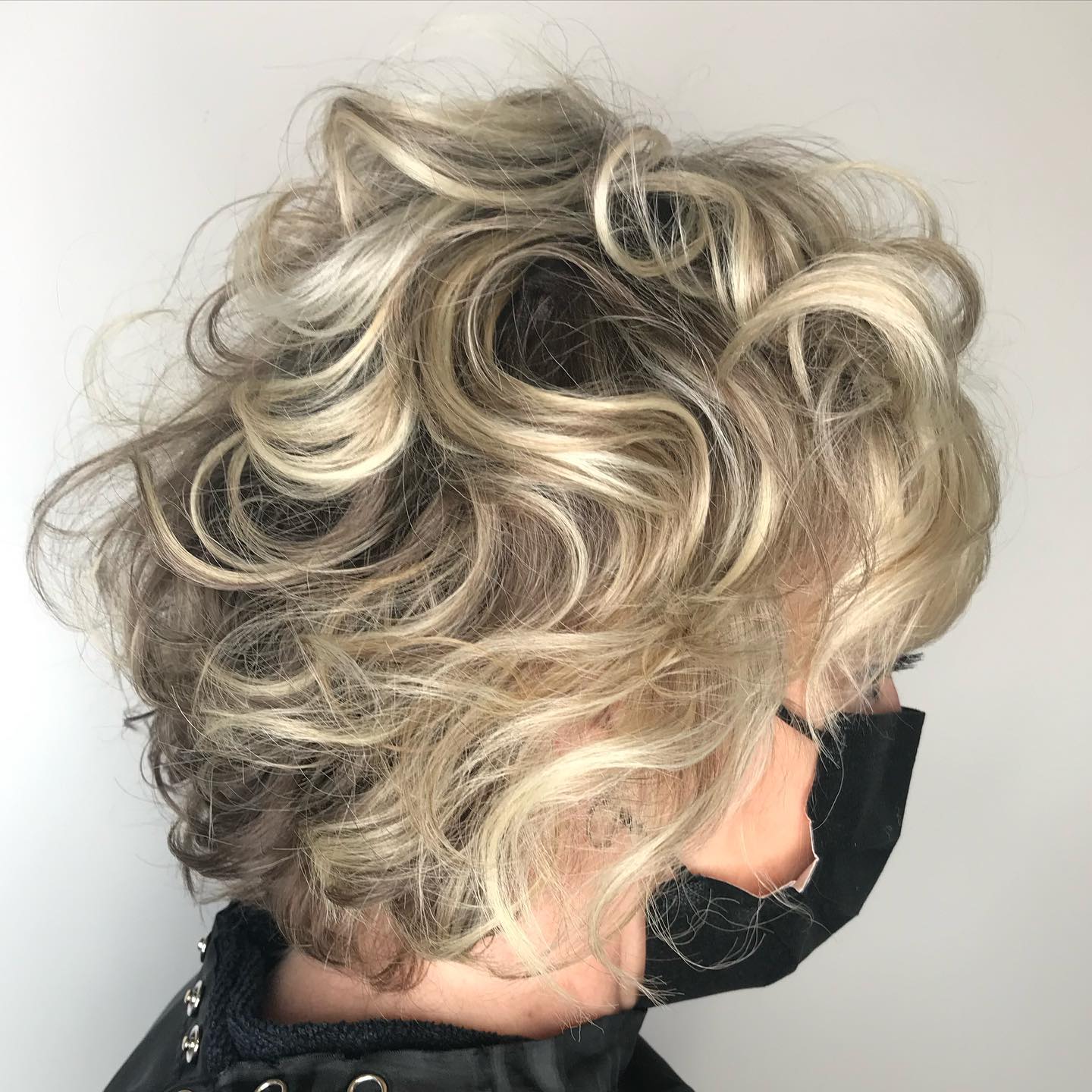 American Wave Perm op blond haar