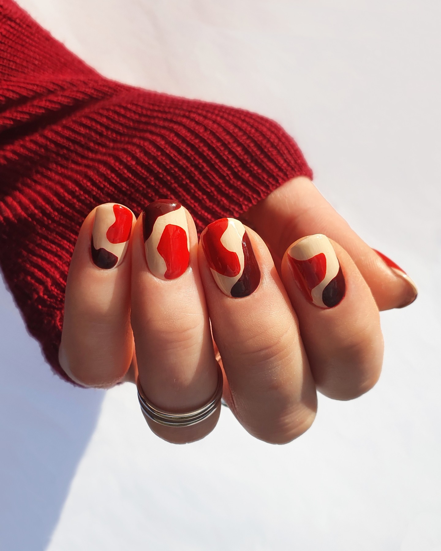 Korte abstracte rode nagels
