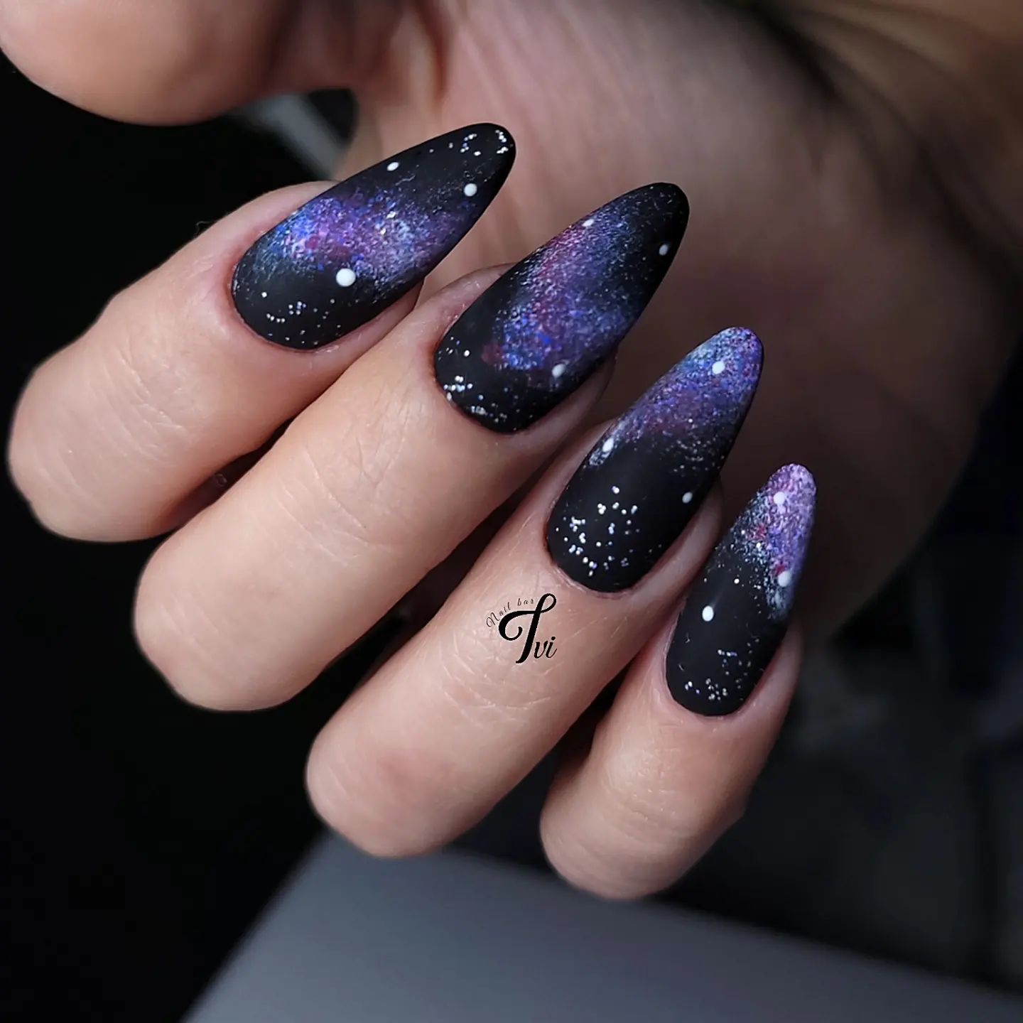 Lange ronde matte paarse Galaxy nagels