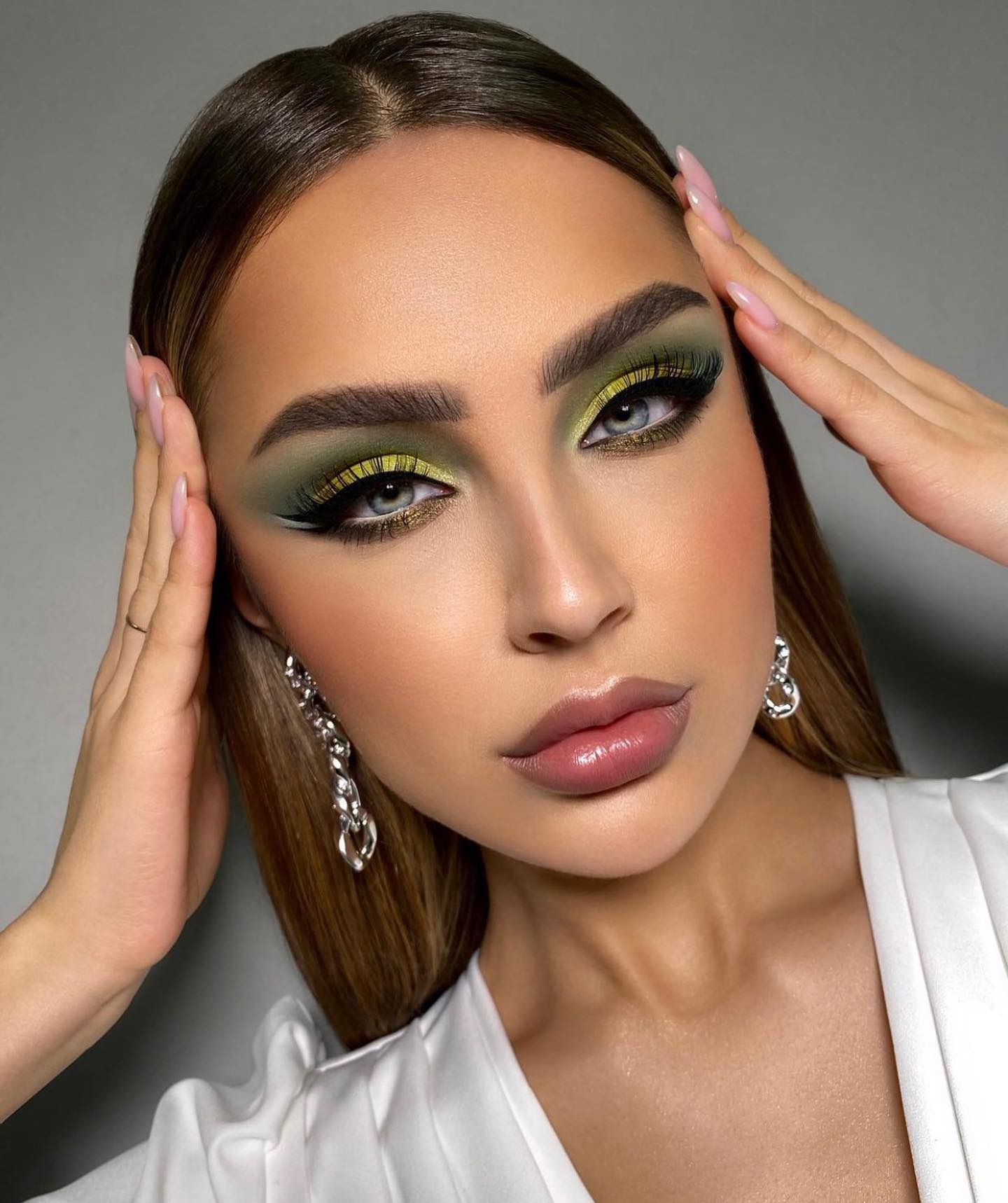 Groene Glam Make-up met valse wimpers