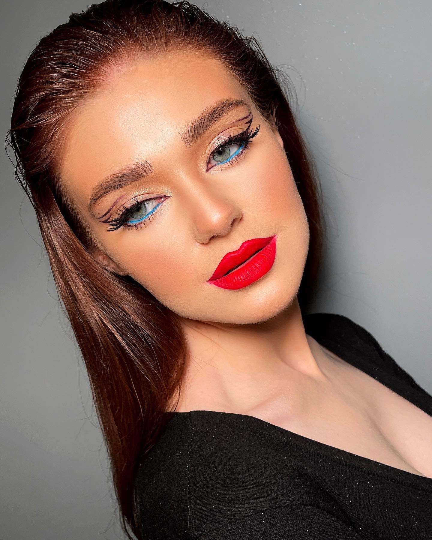 Glam Make-up met Matte Red Lipstick