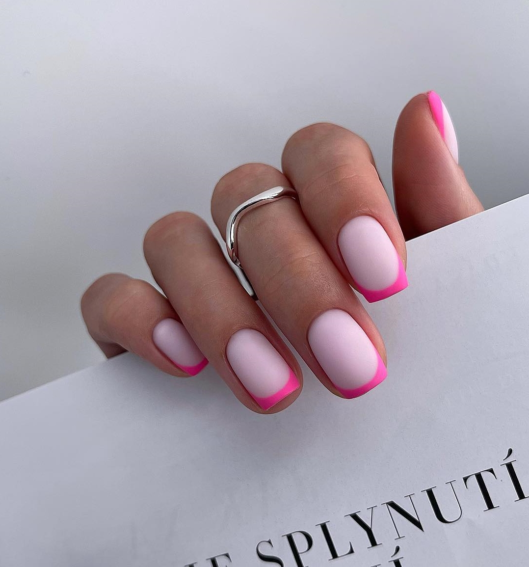 Korte vierkante matte roze Franse nageltips