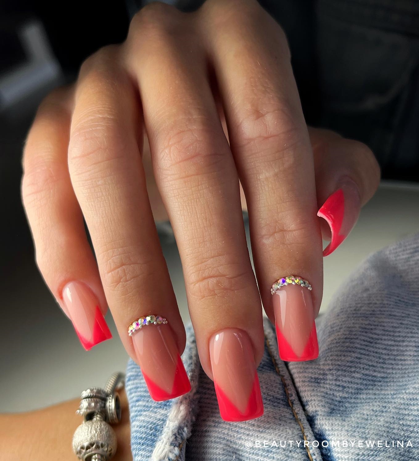 Vierkante rode Franse nageltips met diamanten
