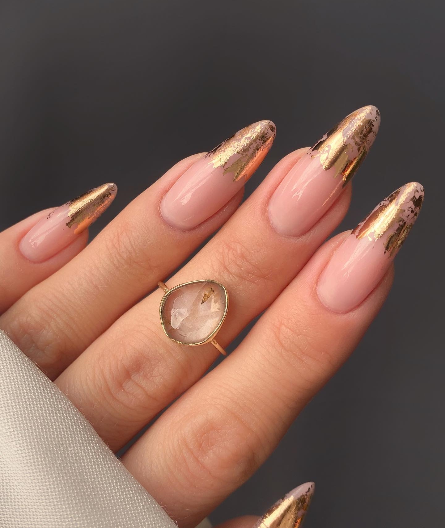 Lange ronde gouden Franse nageltips