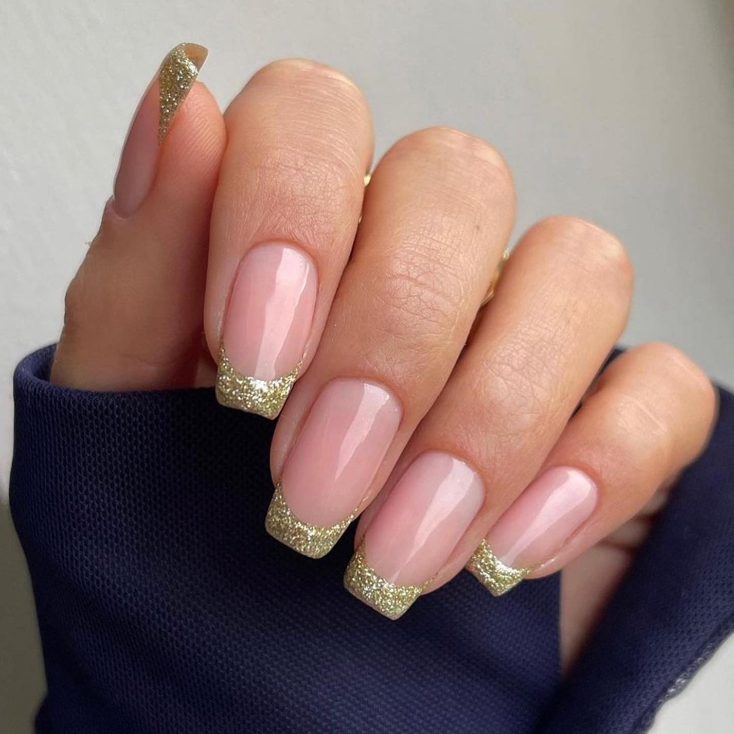 Korte vierkante nagels met glitter Franse tips