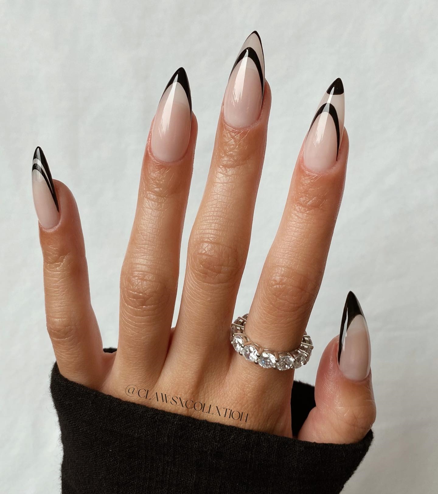 Lange Stiletto Zwart-Witte Franse Nagels