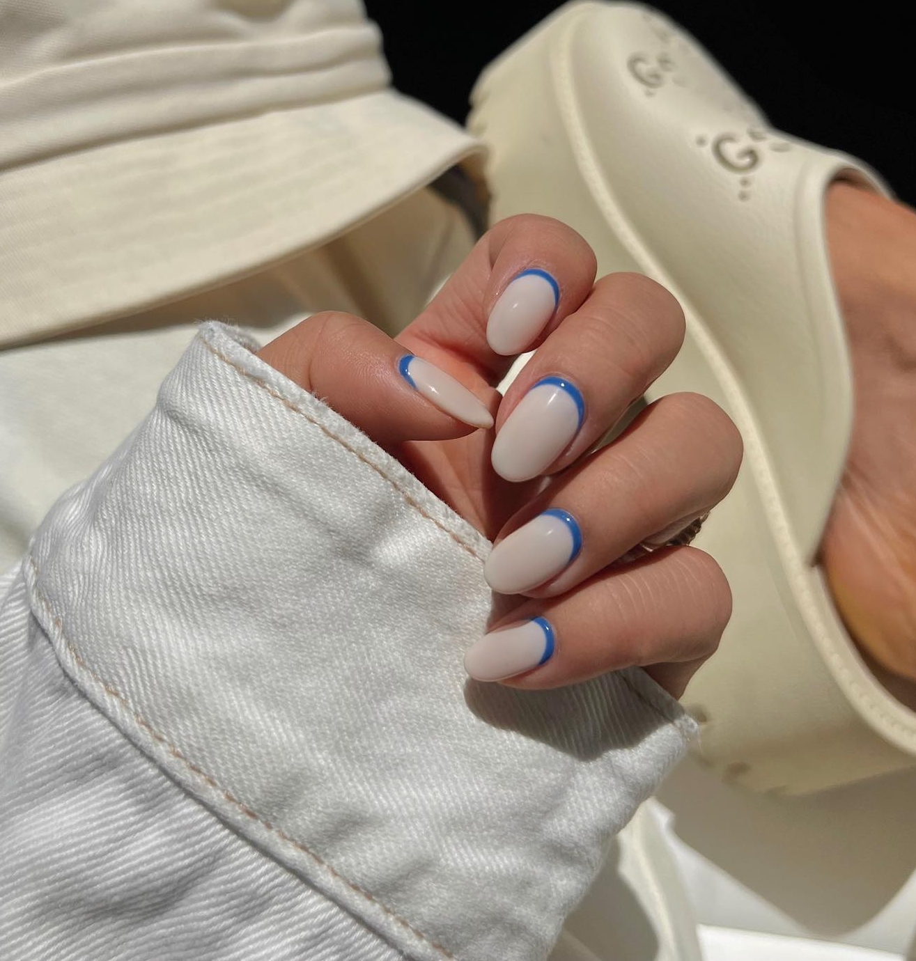 Blauw-witte nagellak combinatie