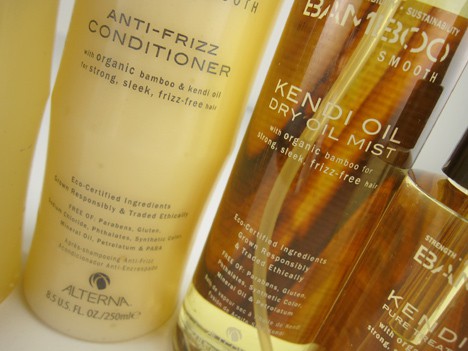 Anti-Frizz Shampoo en Conditioner en de Kendi Oil Pure Treatment Oil
