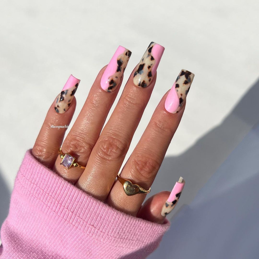 Vierkante doodskist roze nagels met luipaardprint