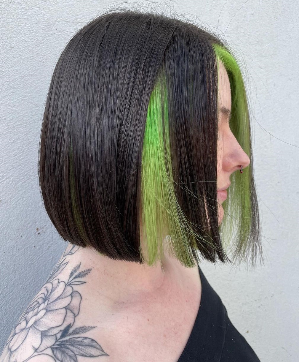 Groene Kiekeboe Highlights op kort bruin haar