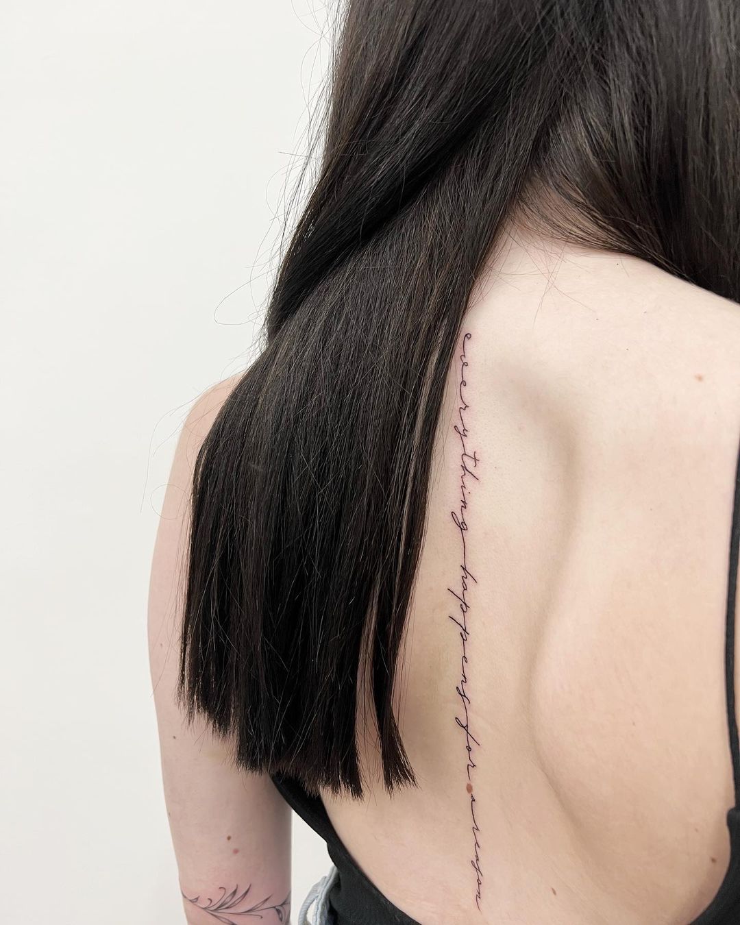 Quote Tattoo Langs Alle Wervelkolom voor Vrouwen