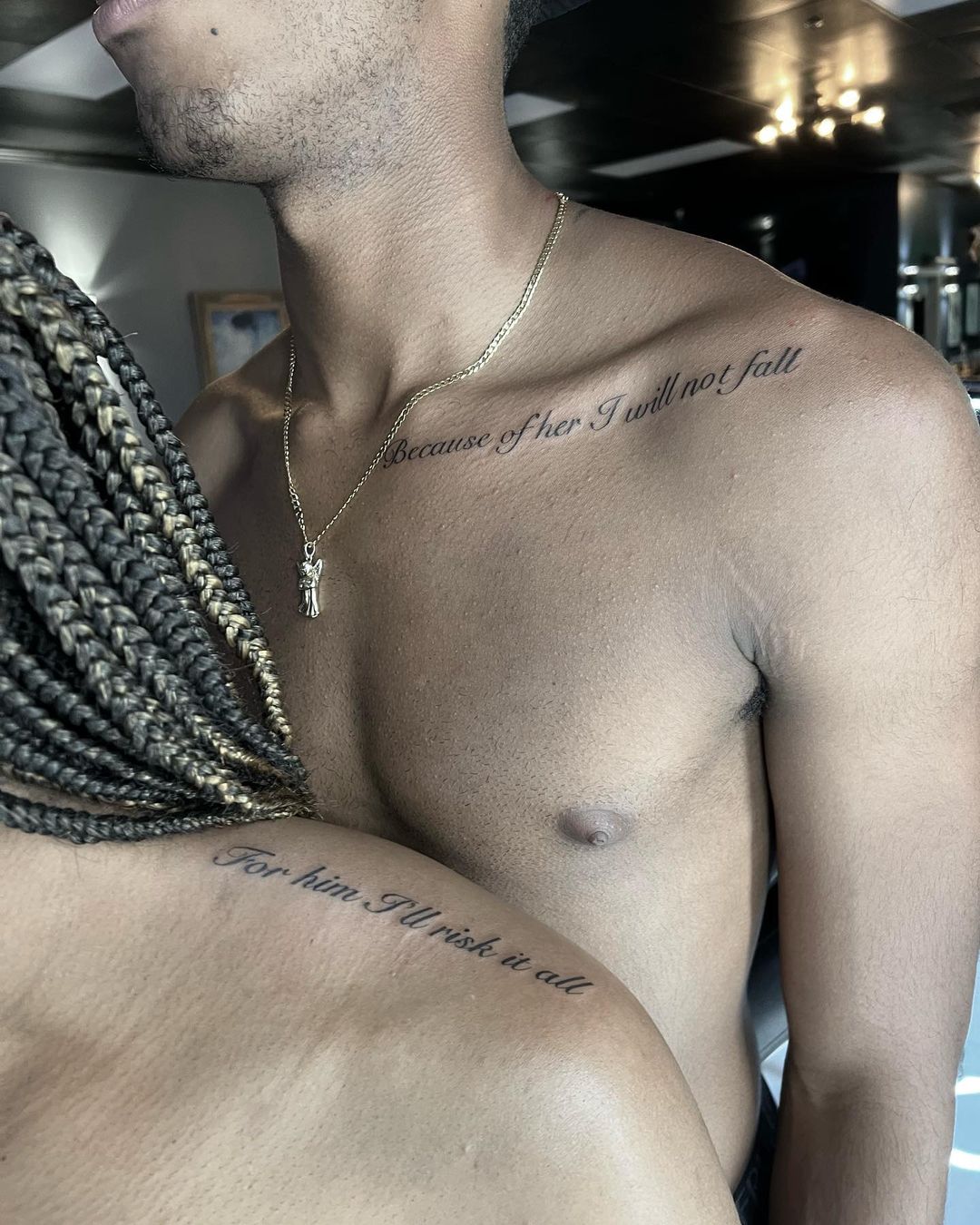 Moeder en Zoon Quote Tattoos op schouders