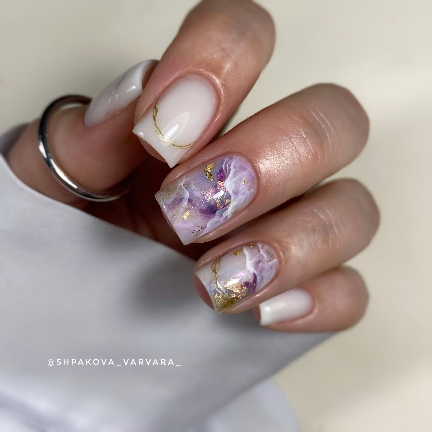 Korte vierkante paarse marmeren nagels