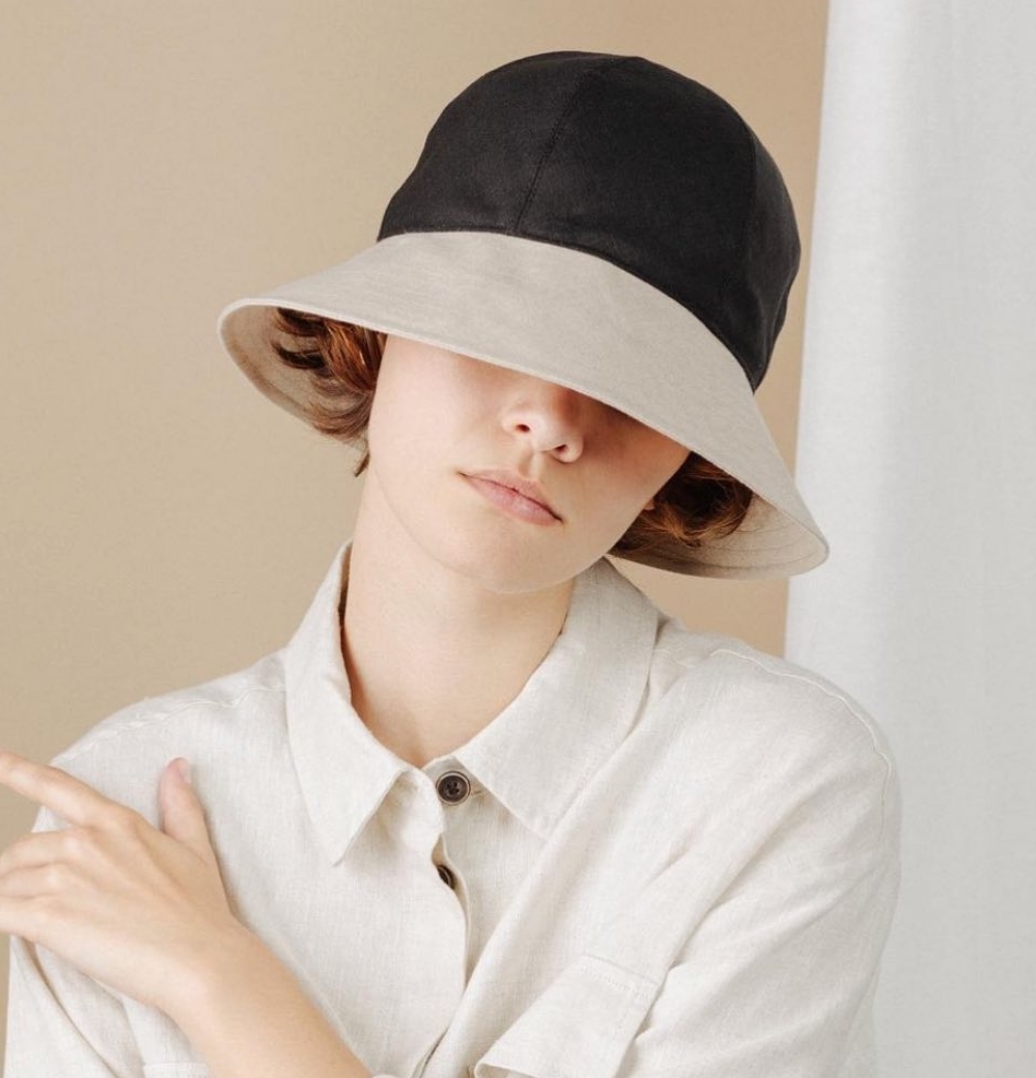 Zwarte en natuurlijke linnen Cloche-hoed voor vrouwen