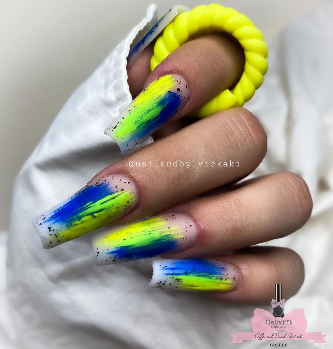 Lange vierkante matte neon nagels