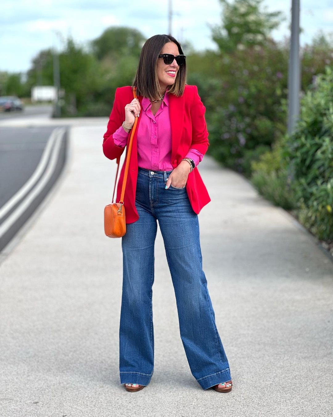 Classy Flare Blue Jeans met rood jasje