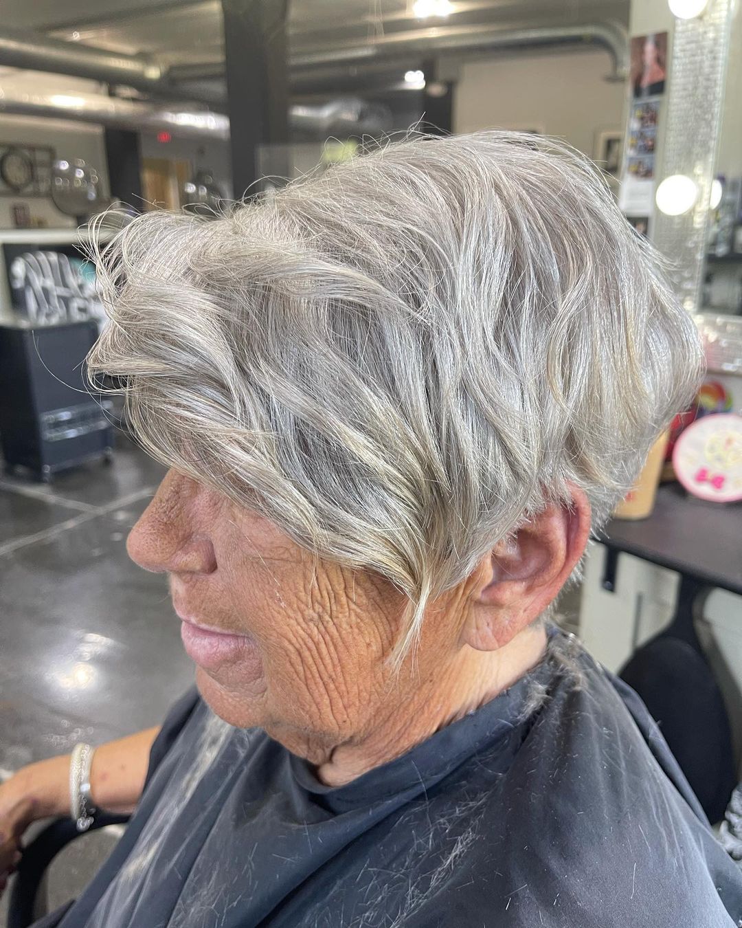 Pixie Cut op grijs haar