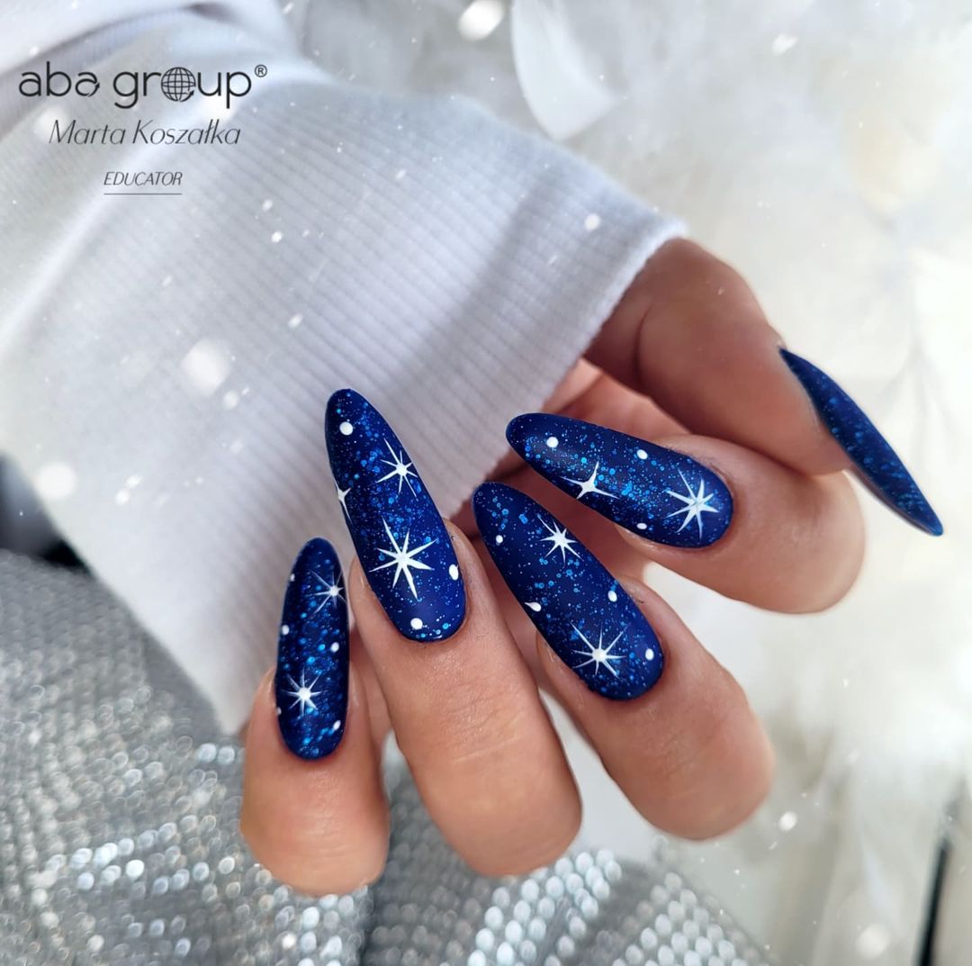 Lange ronde blauwe nagels met sterren