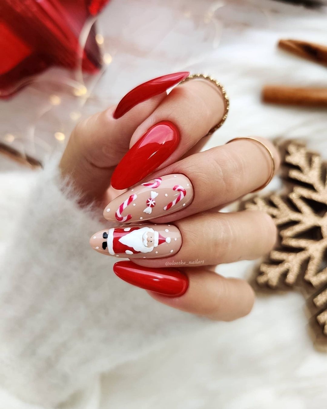 Lange rode nagels met santa design