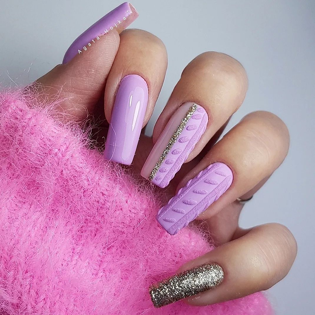 Lange vierkante paarse nagels met zilveren glitter