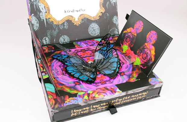 Urban-Decay-Alice-Through-the-Looking-Glass-eye-shadow-palette-packaging-6