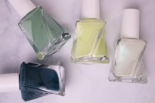 We Heart This deelt de Essie Gel Couture Nail Polish swatches en review. Is dit de gellak die je nodig hebt? Bekijk het eens.