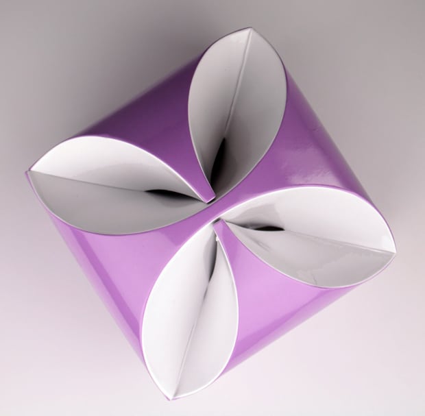 origami-achtige lila en witte buitenverpakking van de Jojoba Company Tuberose & Clementine Body Soufflé
