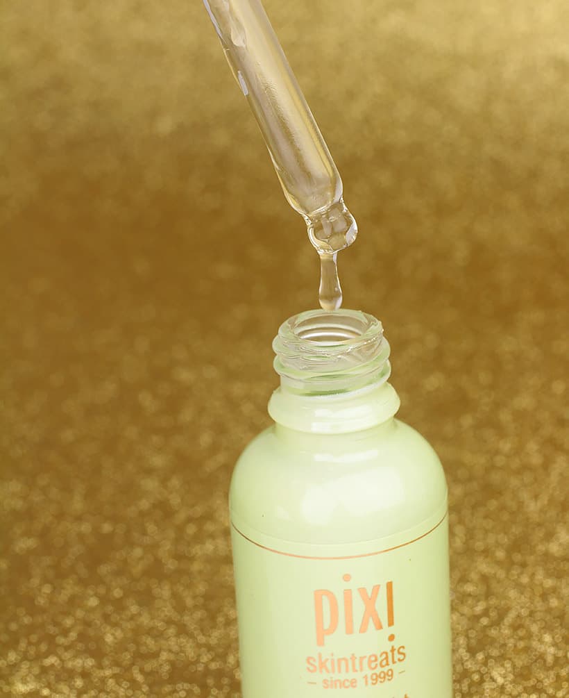 Pixi Overnight Glow Serum met een pixi skintreats sinds 1999 tekst buiten de fles