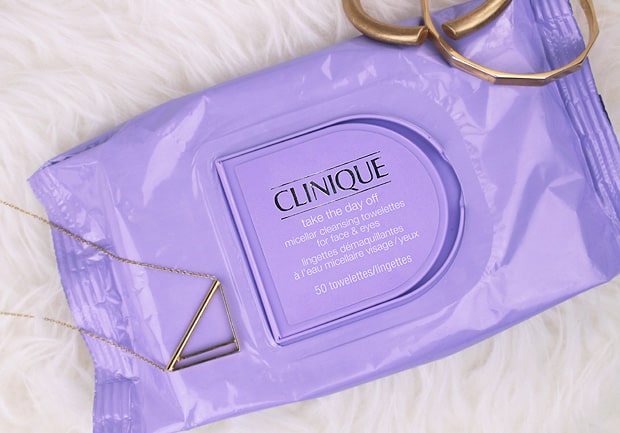 Clinique-Take-The-Day-off-Micellair-Reinigende-Handdoekhouders-review-1B