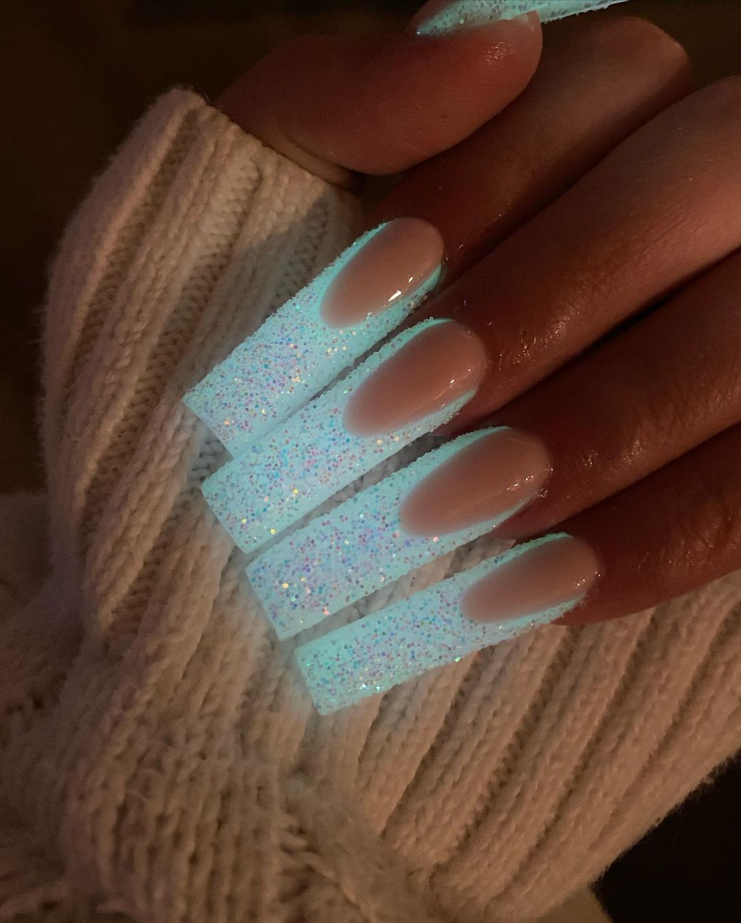 Glitter Glow in de Dark French Nails