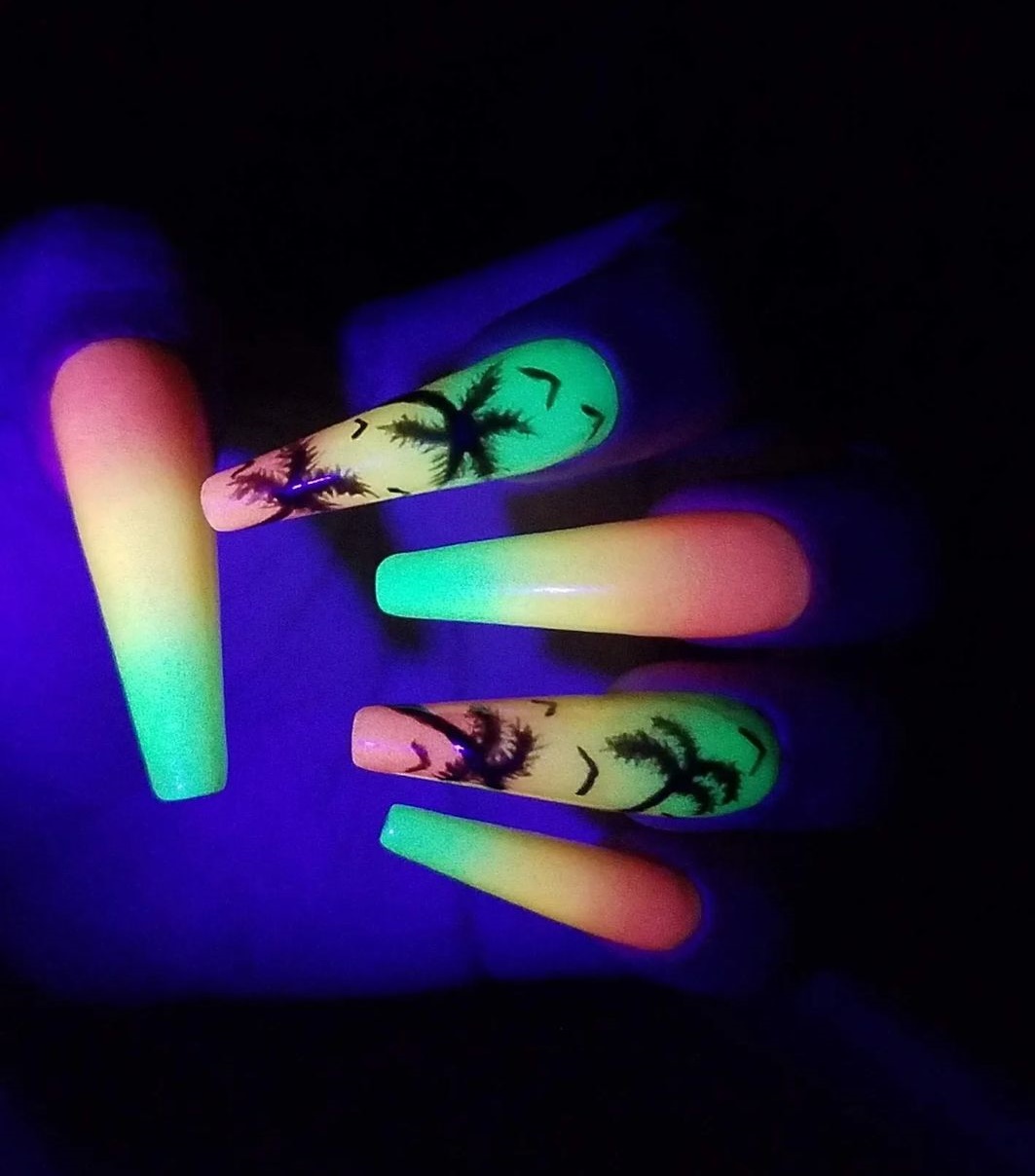 Ombre Glow in the Dark Nails met Palm Tree Design