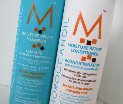 Moisture Repair Shampoo en Conditioner op een witte achtergrond