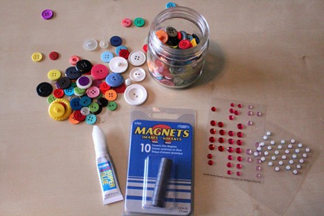 Materialen voor het maken van de DIY-knopmagneten