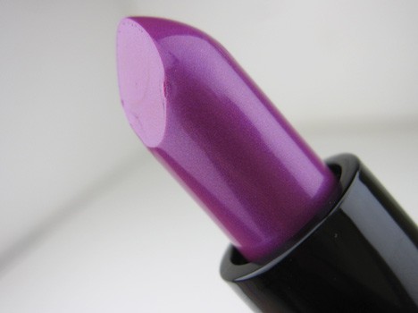 heldere, pure magenta violette lippenstift