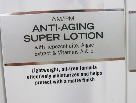 Close-up afbeelding van AM / PM Anti-Aging Super Lotion verpakking 